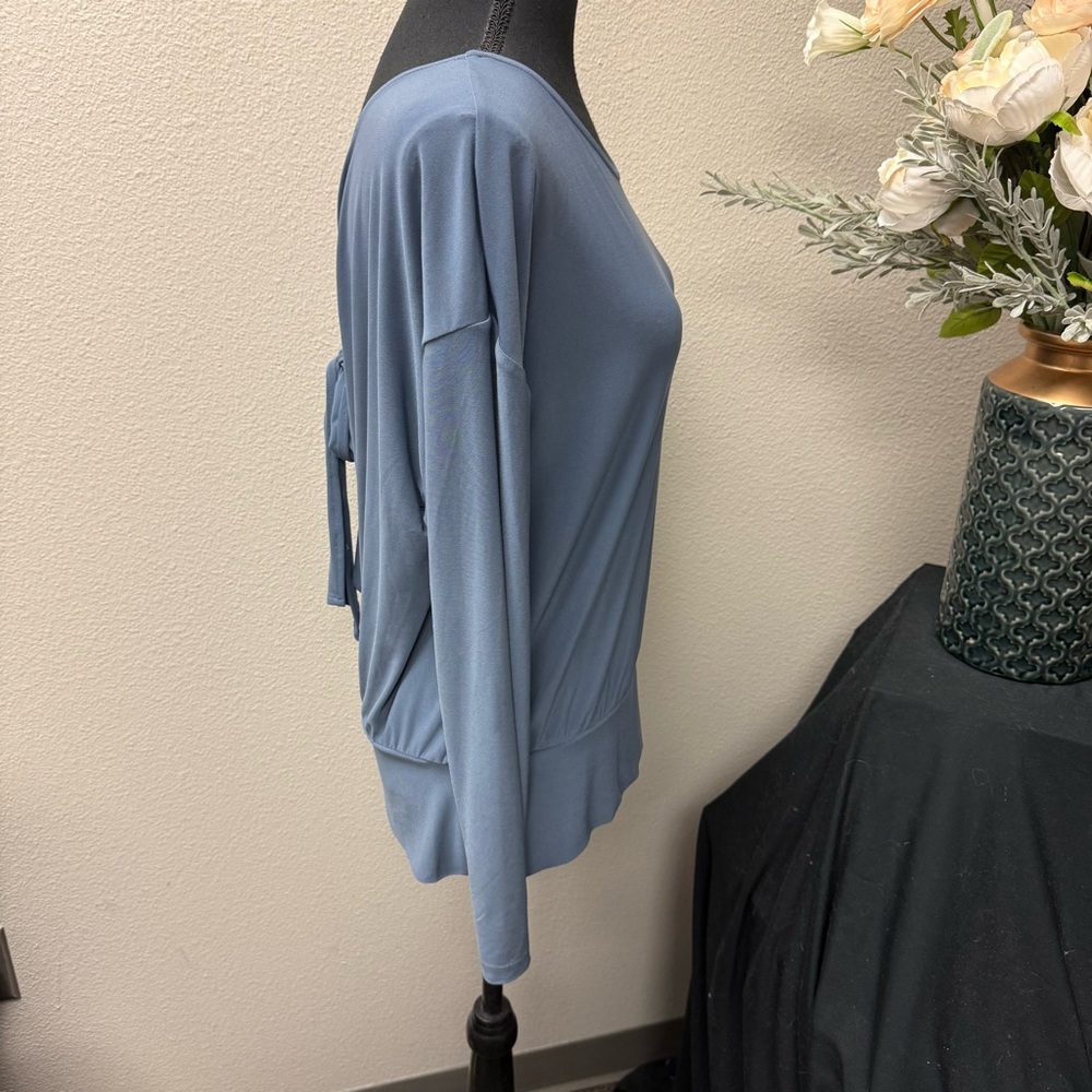 White House Black Market Blue Tie-Back Long Sleeve Peplum Blouse Soft Knit Sz L - Picture 4 of 7
